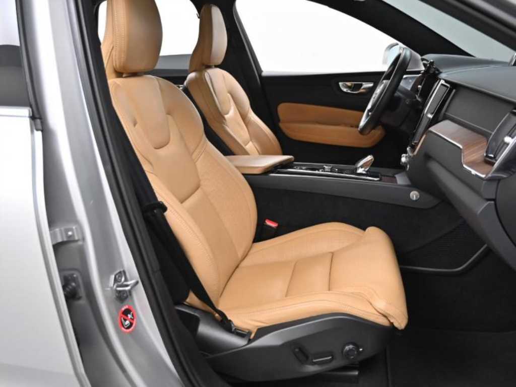 볼보 XC60(2세대) T8 AWD 인스크립션 - 이미지 7