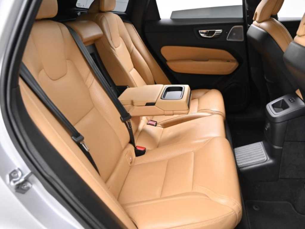 볼보 XC60(2세대) T8 AWD 인스크립션 - 이미지 6