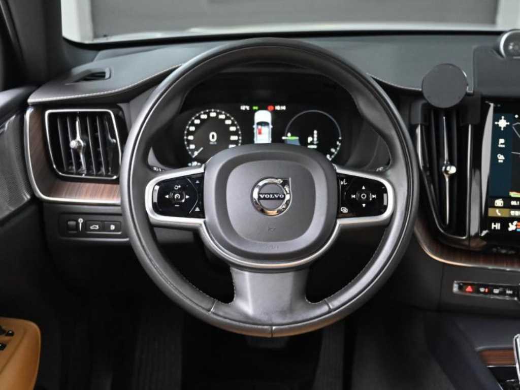 볼보 XC60(2세대) T8 AWD 인스크립션 - 이미지 9