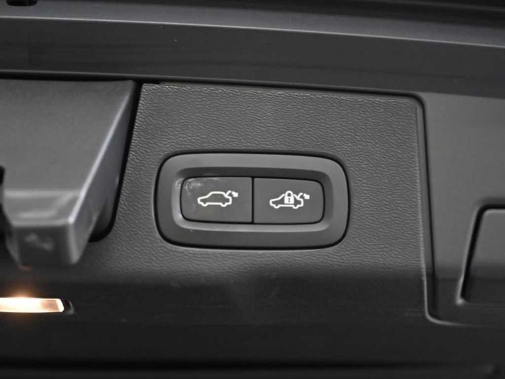 볼보 XC60(2세대) T8 AWD 인스크립션 - 이미지 20