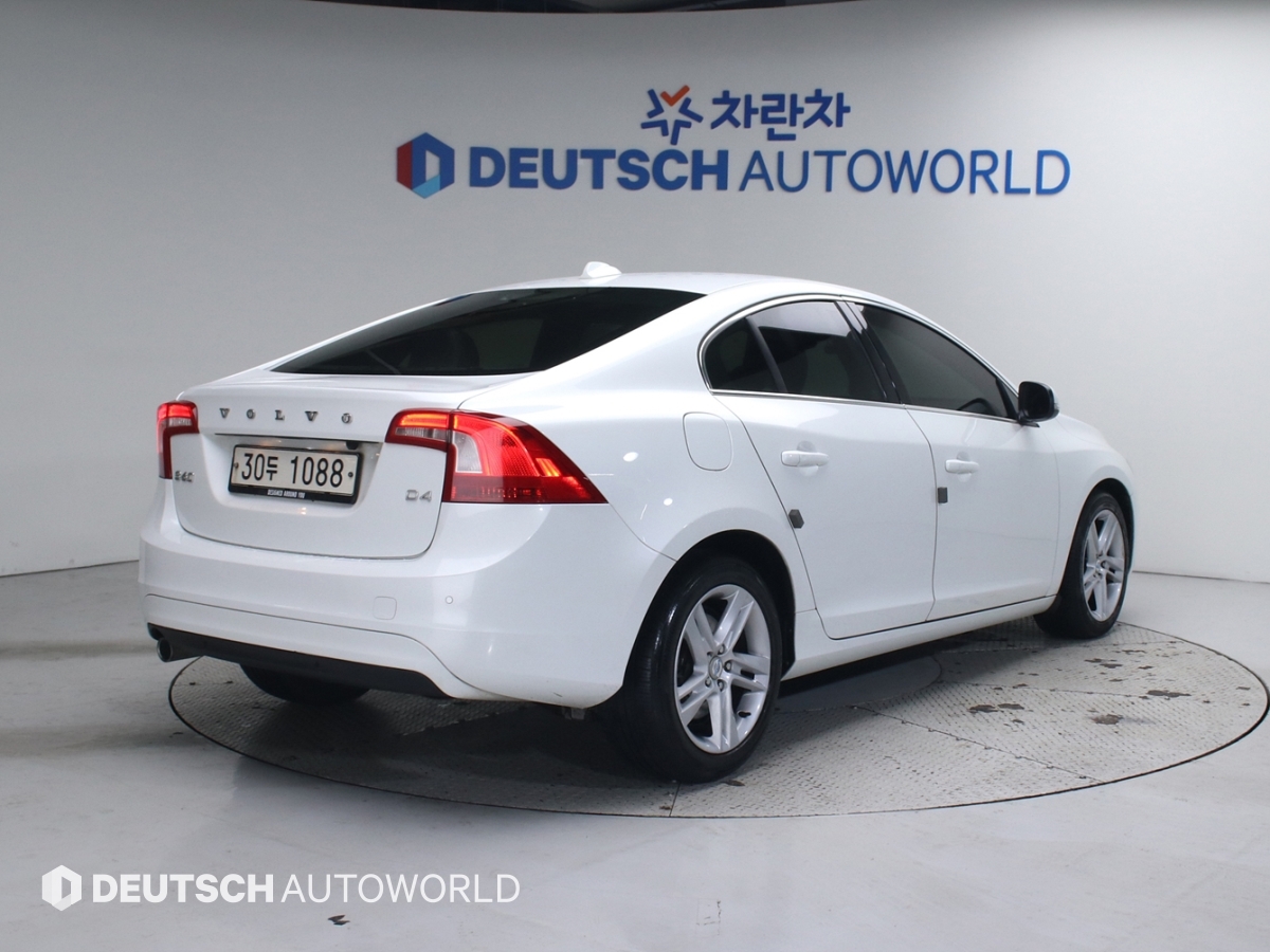 볼보 S60(2세대) D4 - 이미지 5