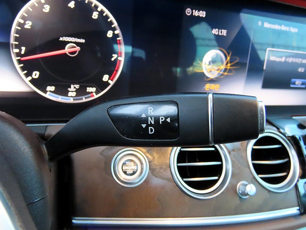 벤츠 E클래스(5세대) E300 4매틱 익스클루시브 - 이미지 15