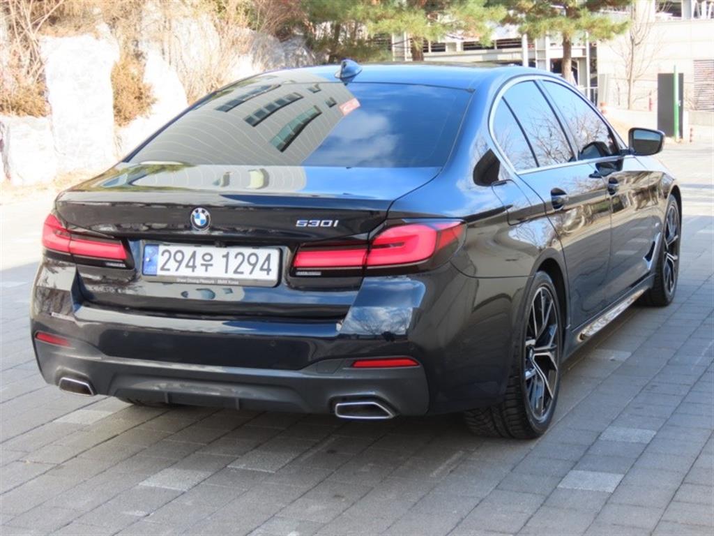 BMW 5시리즈(7세대) 530i M 스포츠팩 - 이미지 20