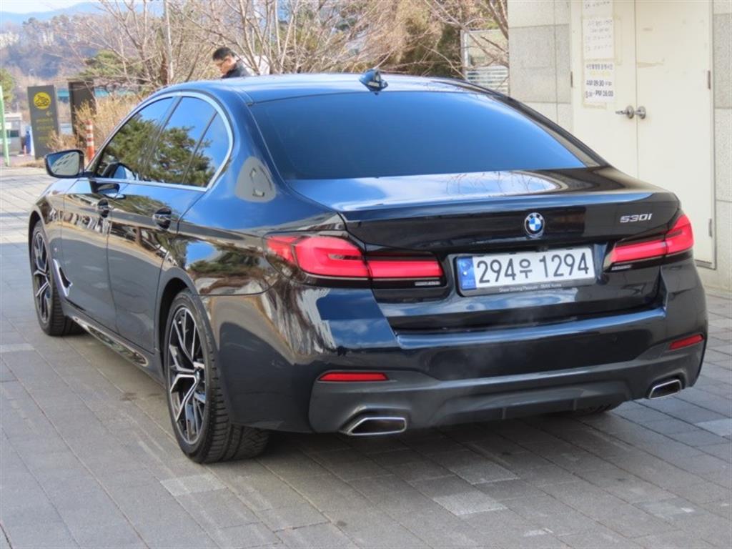 BMW 5시리즈(7세대) 530i M 스포츠팩 - 이미지 2