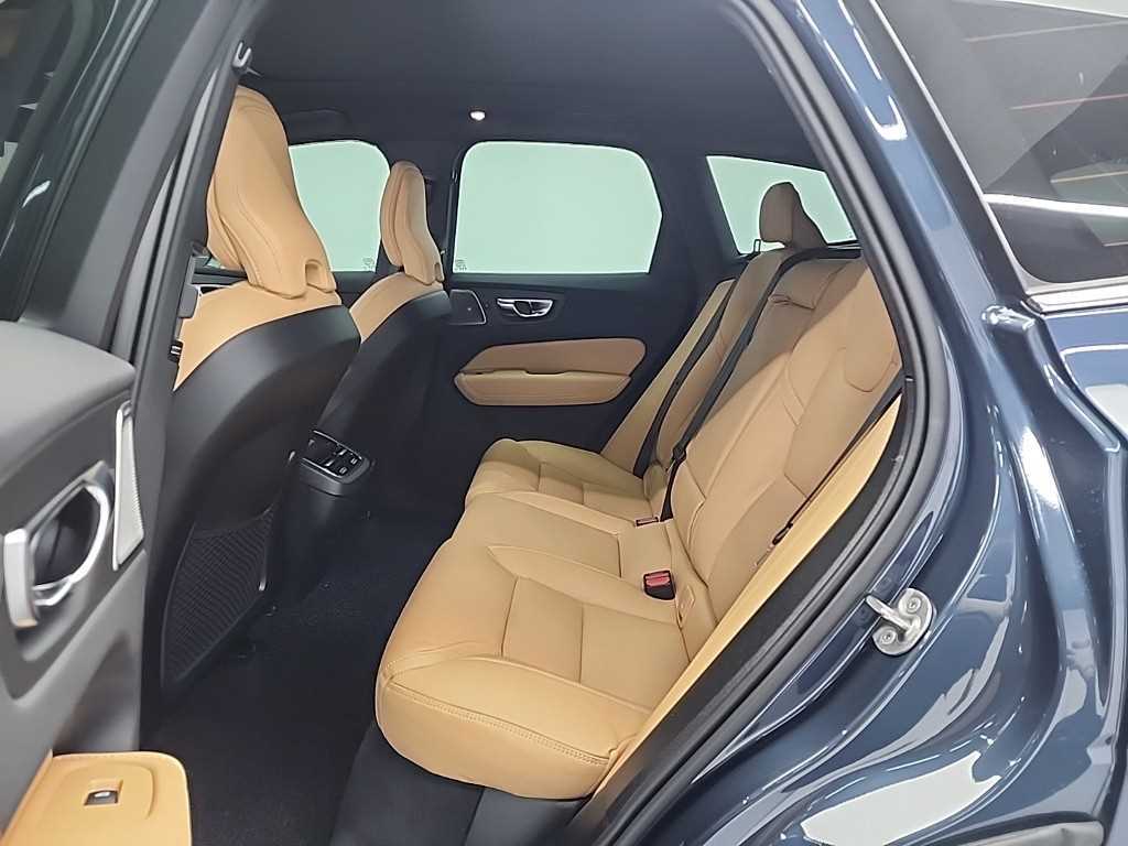 볼보 XC60(2세대) B5 AWD 울트라 브라이트 - 이미지 11