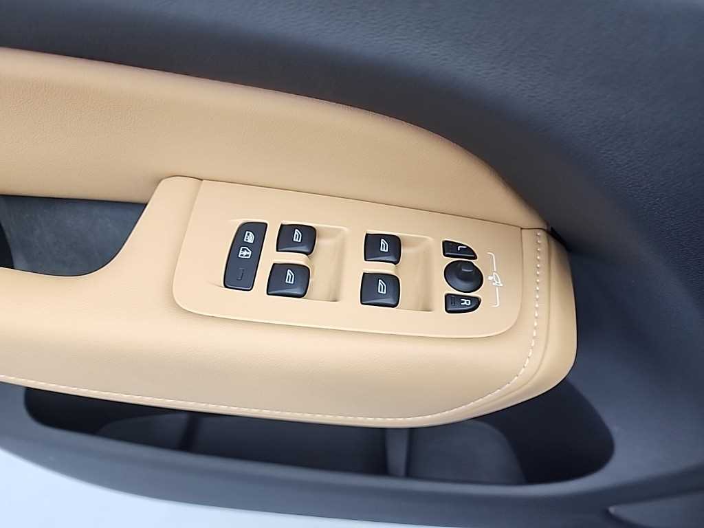 볼보 XC60(2세대) B5 AWD 울트라 브라이트 - 이미지 13