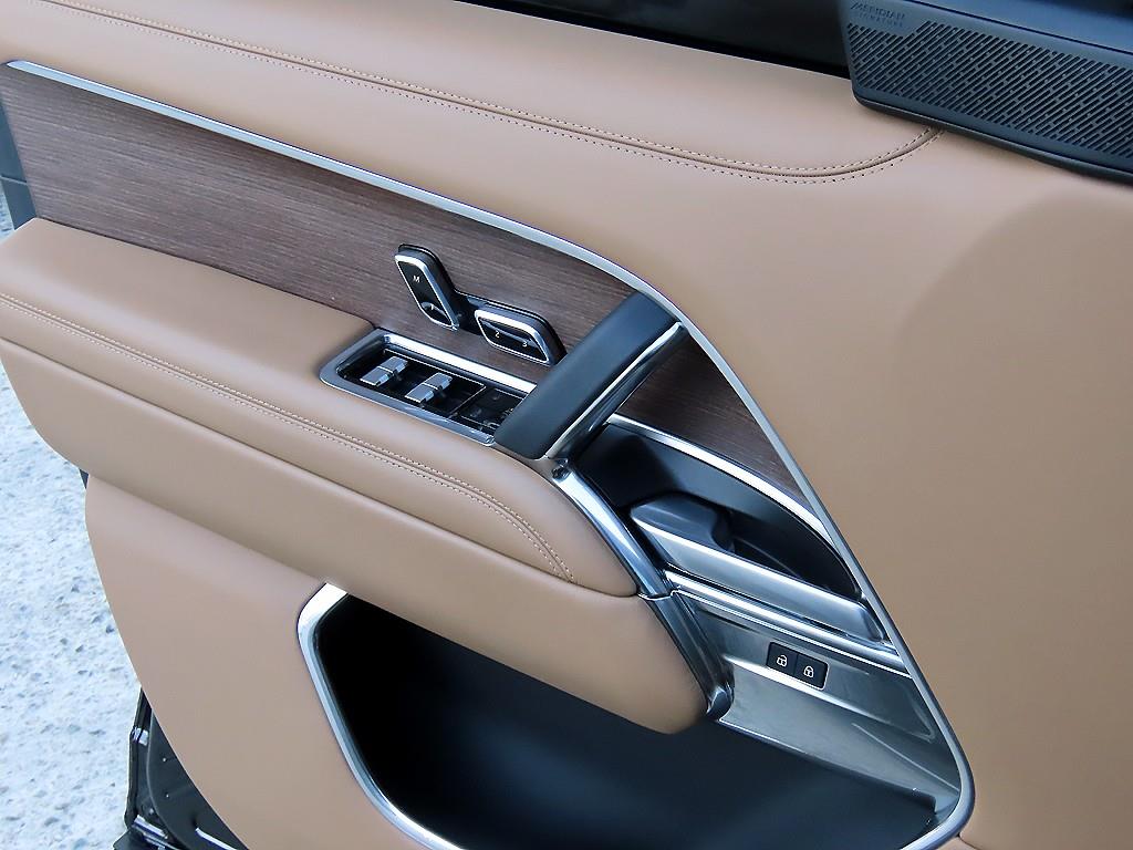 랜드로버 레인지로버(5세대) 4.4 P530 LWB 오토바이오그래피 - 이미지 9