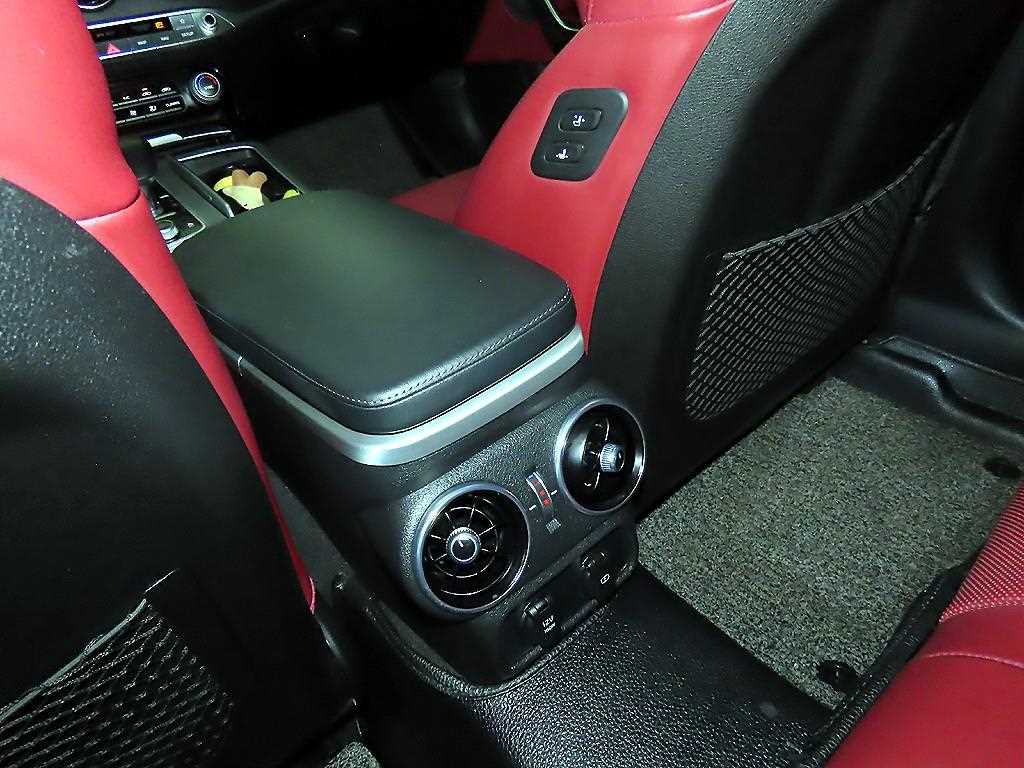 기아 스팅어 3.3 터보 AWD GT - 이미지 8