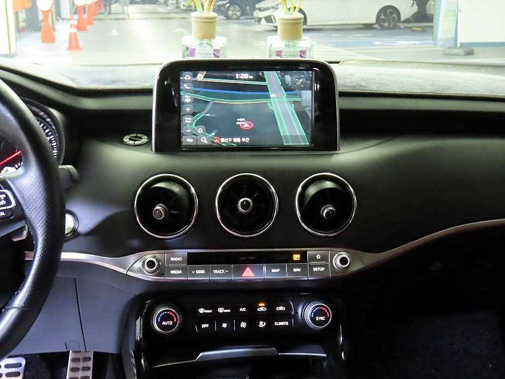 기아 스팅어 3.3 터보 AWD GT - 이미지 9