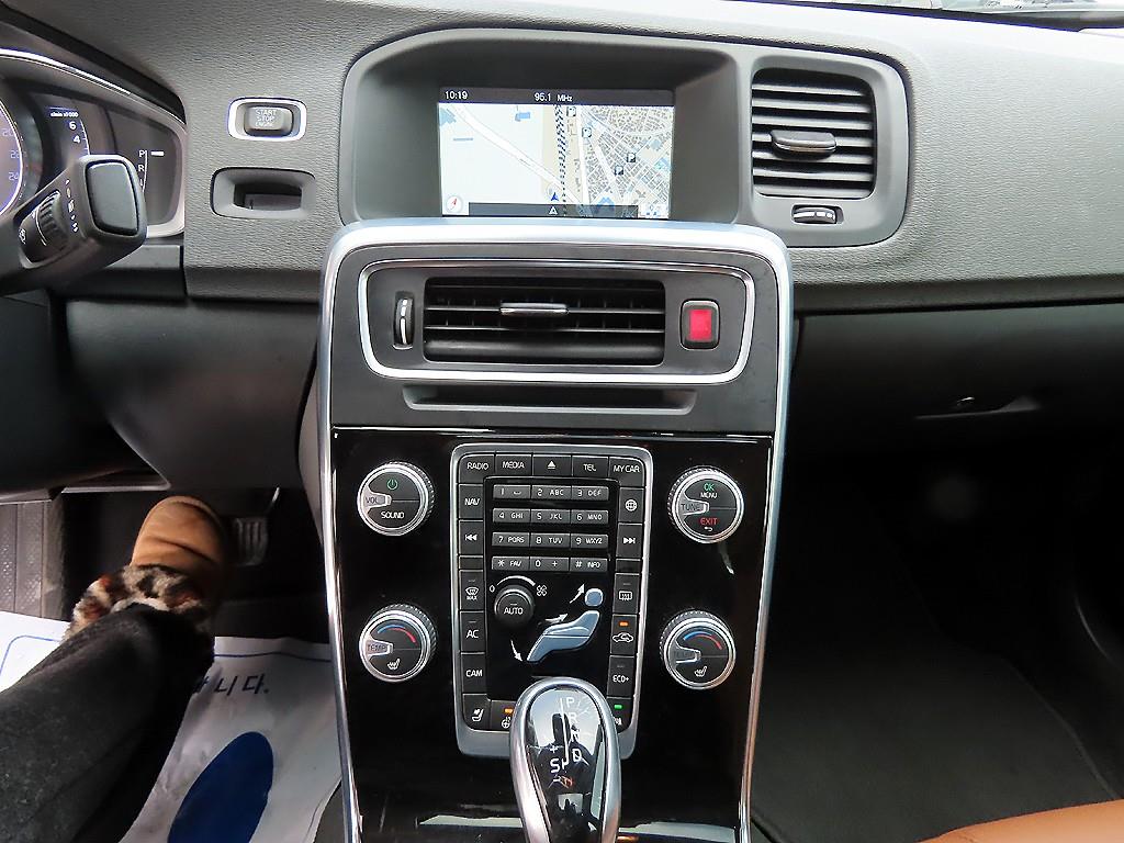 볼보 S60(2세대) T5 섬멈 - 이미지 7