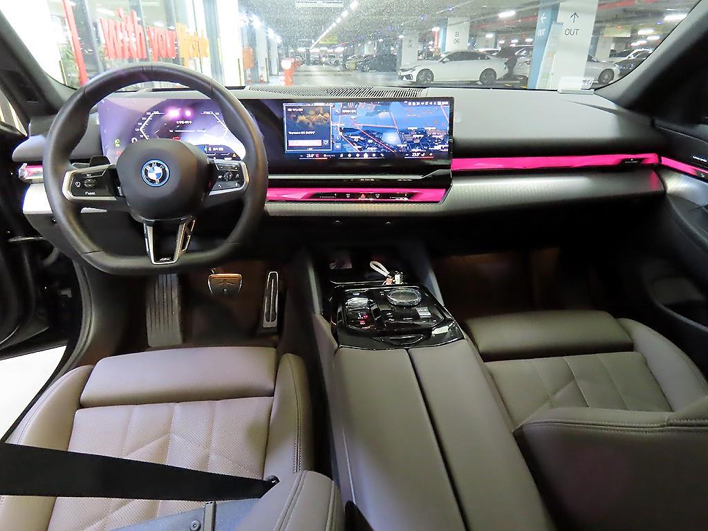 BMW i5 eDrive40 M 스포츠 - 이미지 20