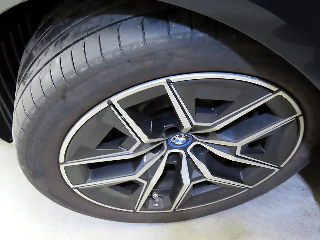 BMW i5 eDrive40 M 스포츠 - 이미지 15