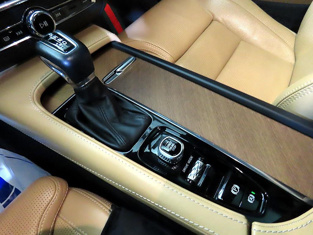 볼보 더 뉴 S90 T5 인스크립션 - 이미지 15