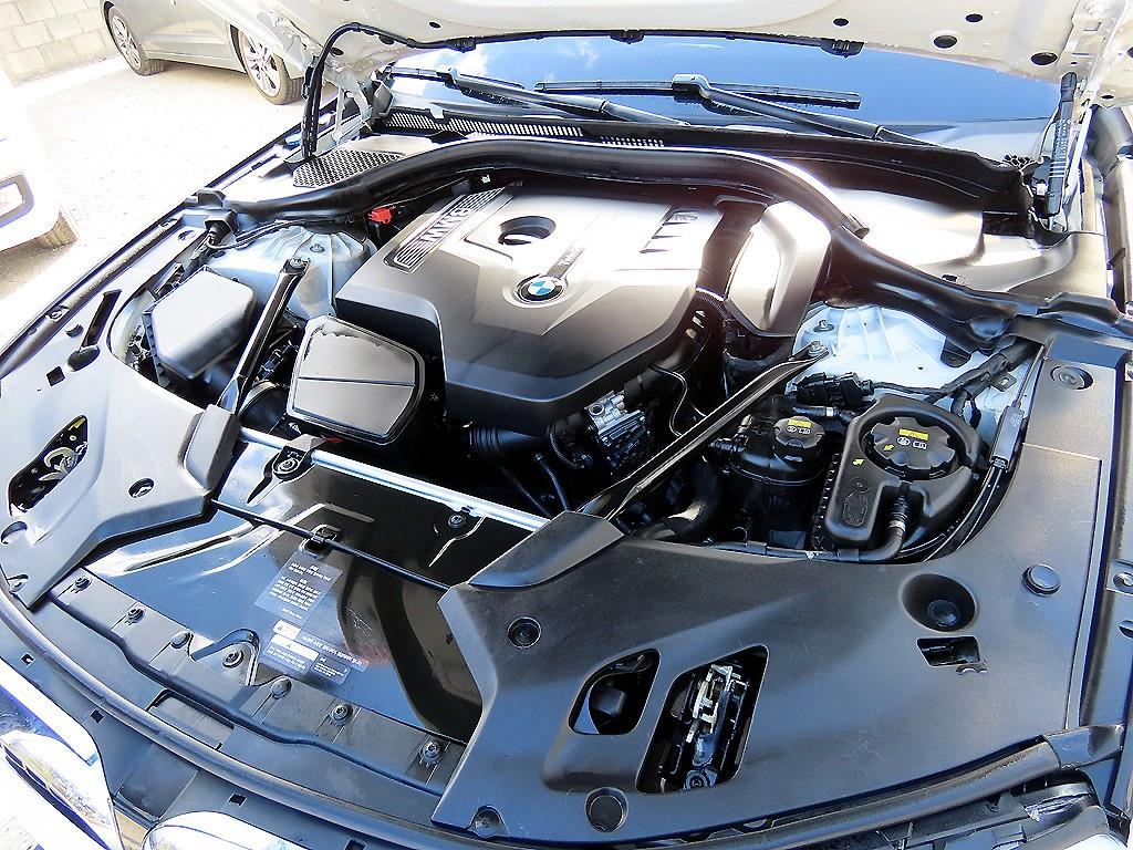 BMW 5시리즈(7세대) 530i xDrive M스포츠팩 플러스 - 이미지 14