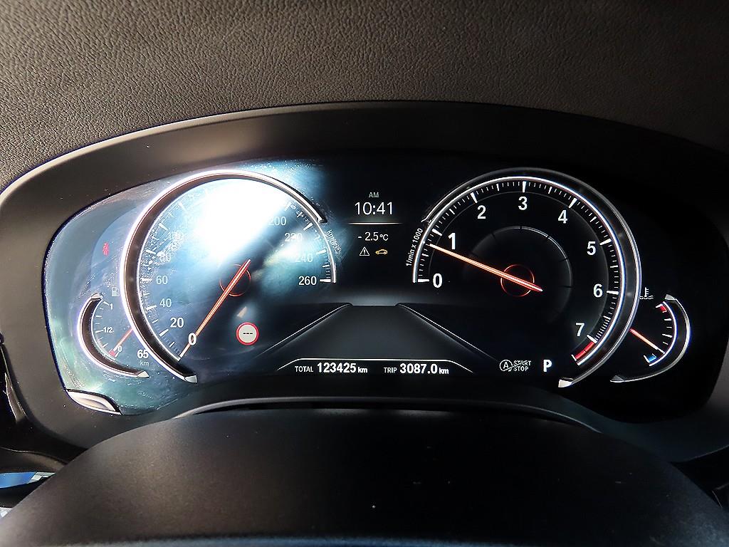 BMW 5시리즈(7세대) 530i xDrive M스포츠팩 플러스 - 이미지 12