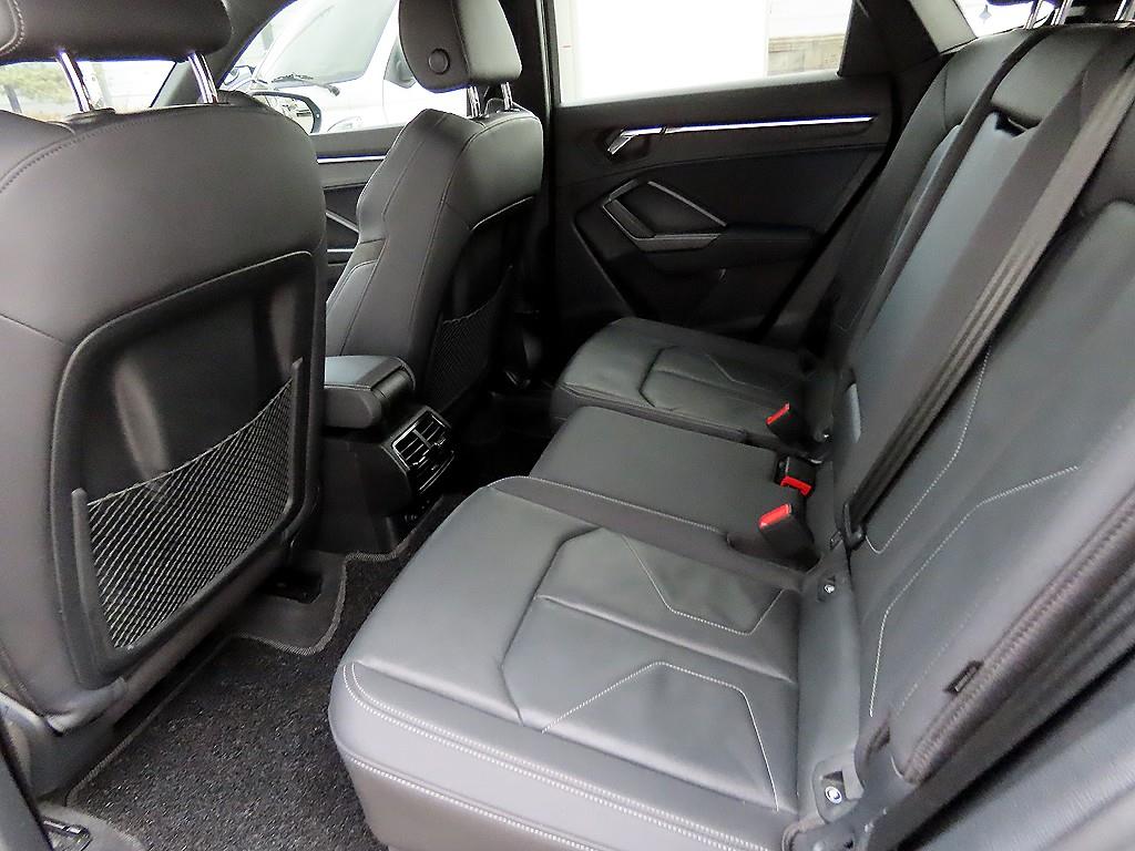 아우디 Q3(2세대) 35 TDI 스포트백 프리미엄 - 이미지 20