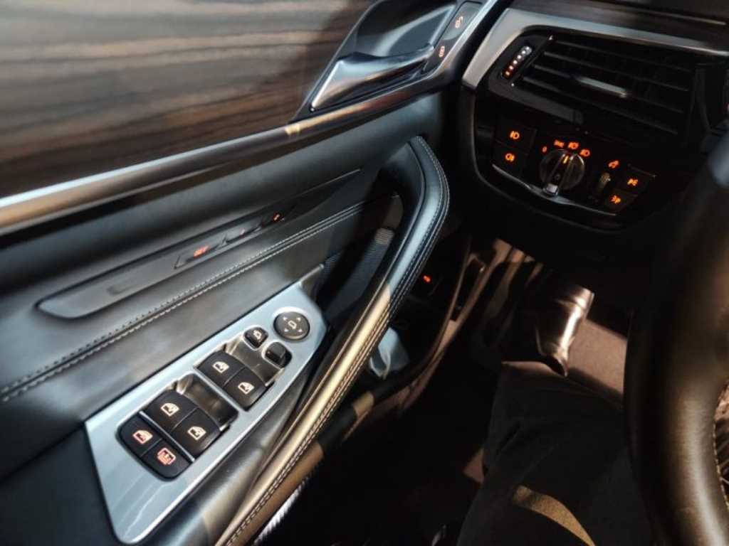 BMW 5시리즈(7세대) 520d M스포츠팩 플러스 - 이미지 4