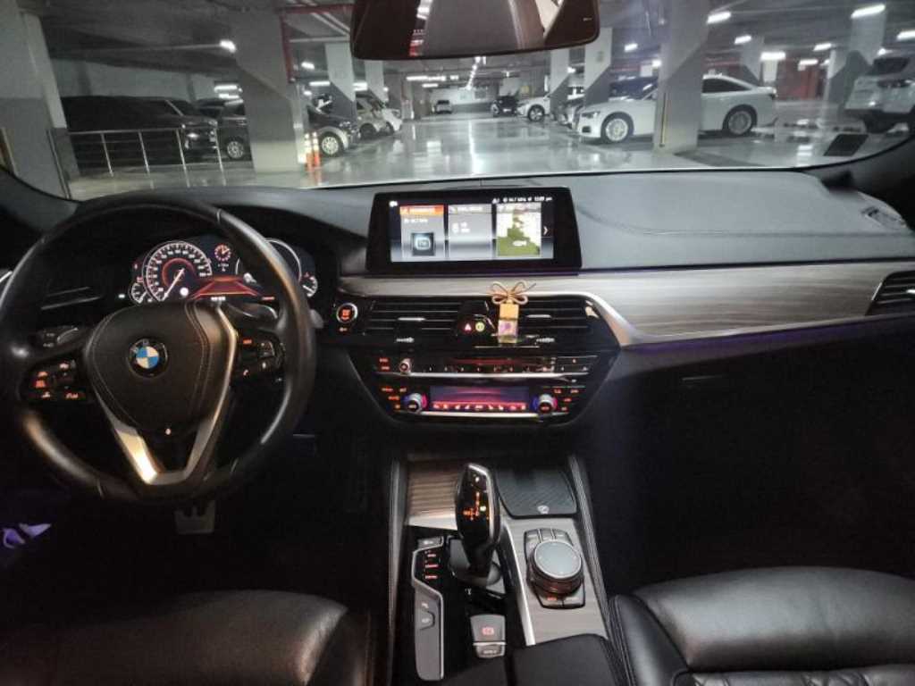 BMW 5시리즈(7세대) 520d M스포츠팩 플러스 - 이미지 5