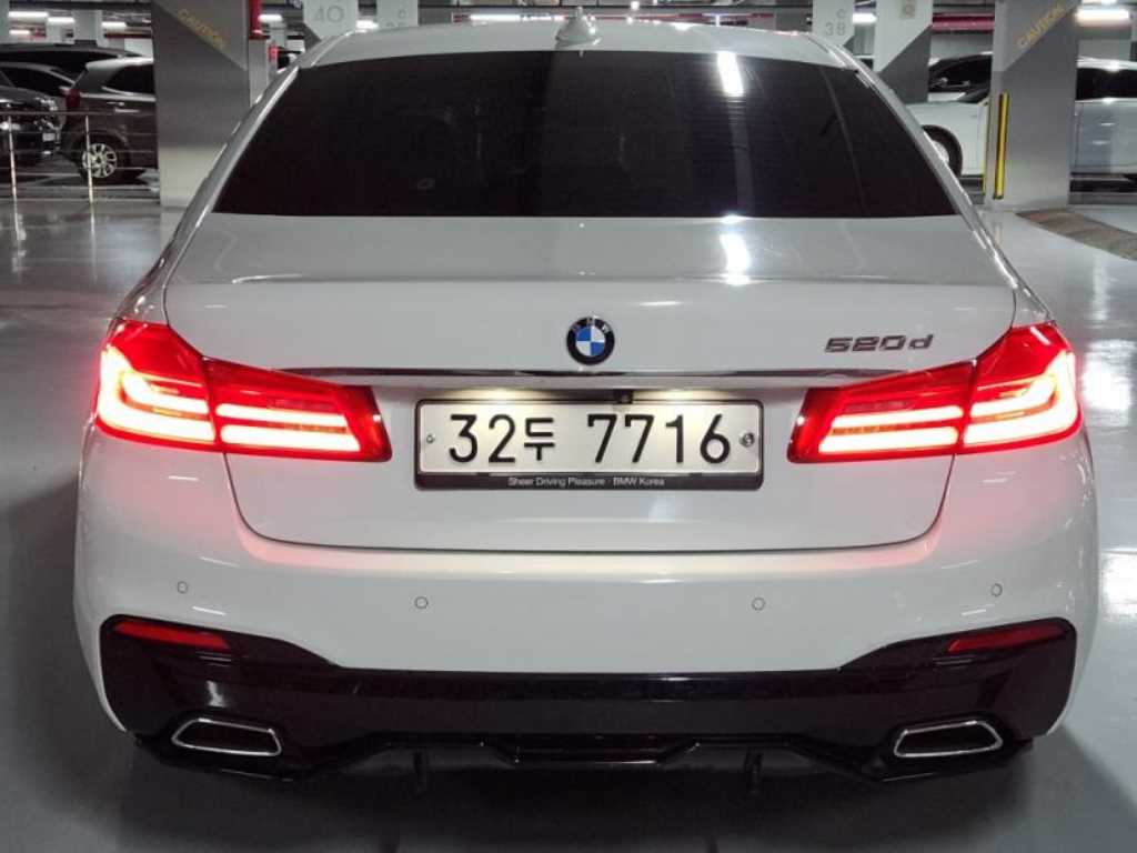 BMW 5시리즈(7세대) 520d M스포츠팩 플러스 - 이미지 17