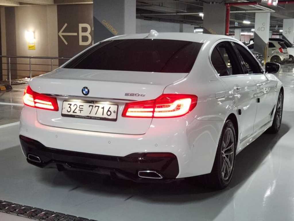 BMW 5시리즈(7세대) 520d M스포츠팩 플러스 - 이미지 11