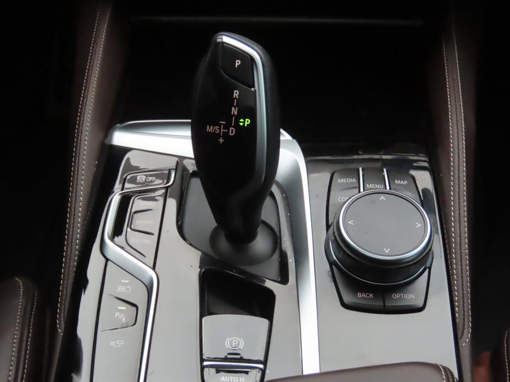 BMW 5시리즈(7세대) 530e M 스포츠팩 - 이미지 7