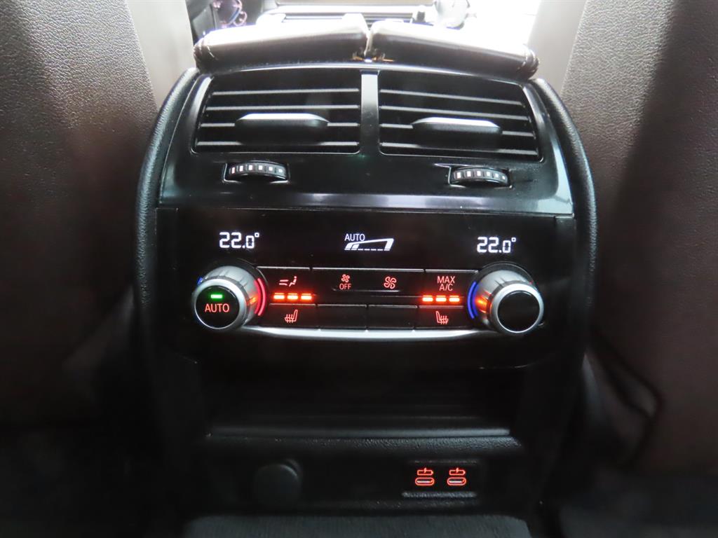 BMW 5시리즈(7세대) 530e M 스포츠팩 - 이미지 17