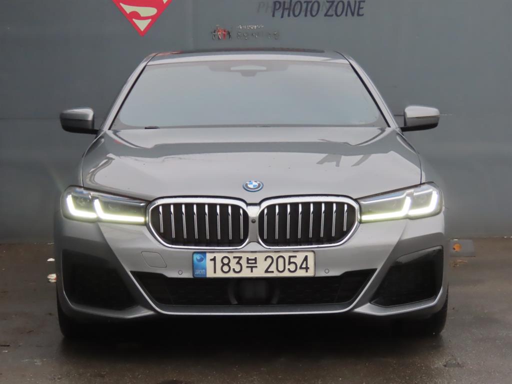 BMW 5시리즈(7세대) 530e M 스포츠팩 - 이미지 16