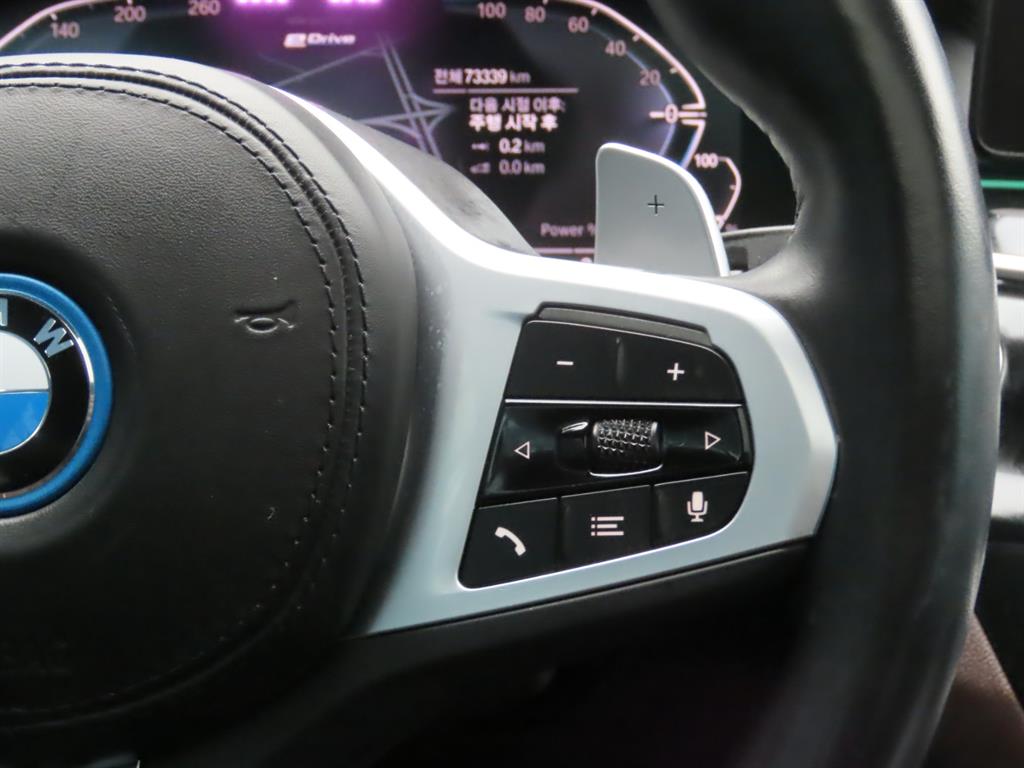 BMW 5시리즈(7세대) 530e M 스포츠팩 - 이미지 20