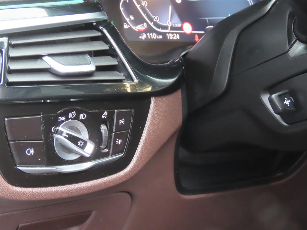 BMW 5시리즈(7세대) 530e M 스포츠팩 - 이미지 4