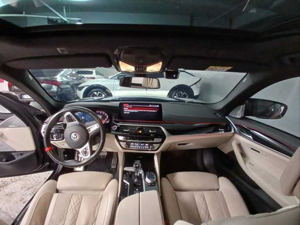 BMW 5시리즈(7세대) M550i xDrive - 이미지 9