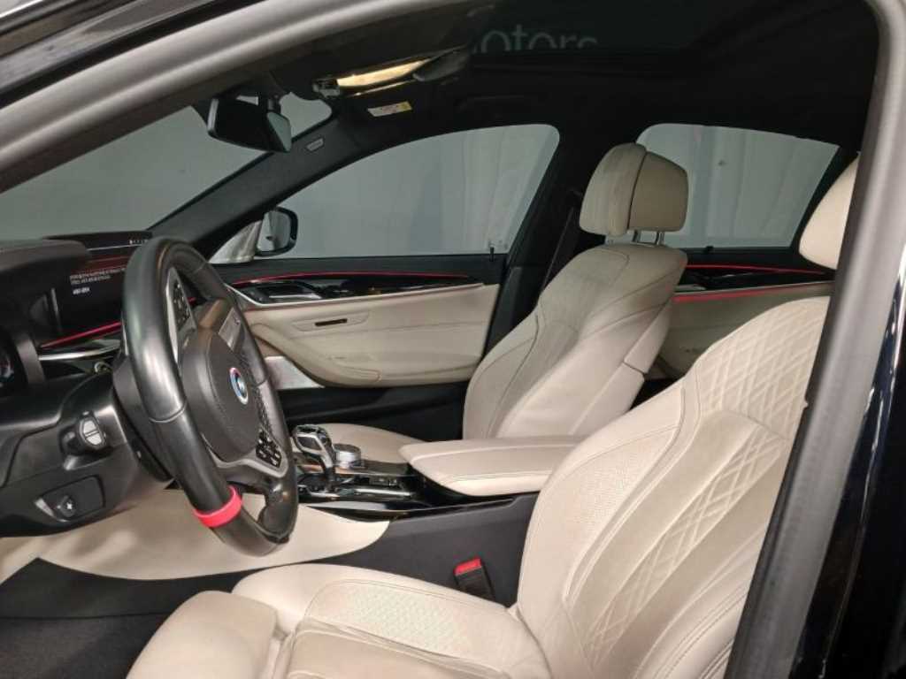 BMW 5시리즈(7세대) M550i xDrive - 이미지 20