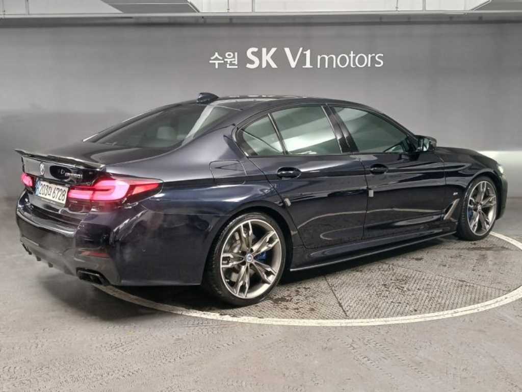 BMW 5시리즈(7세대) M550i xDrive - 이미지 16