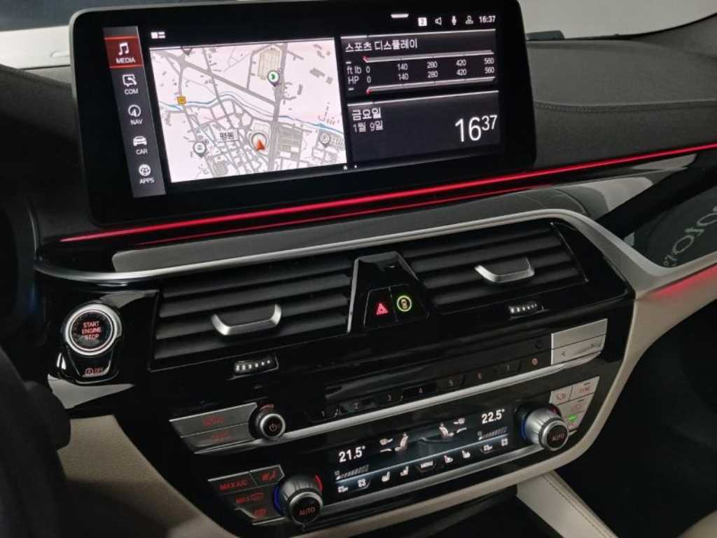 BMW 5시리즈(7세대) M550i xDrive - 이미지 12