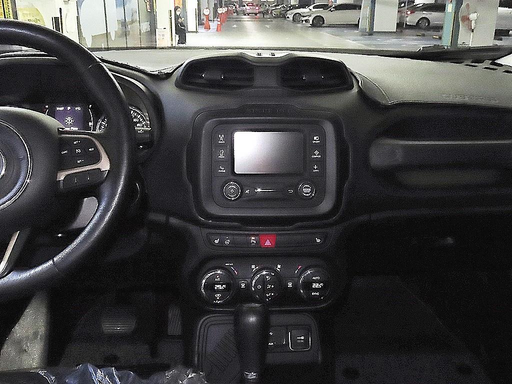 지프 레니게이드 2.4 가솔린 론지튜드 - 이미지 2