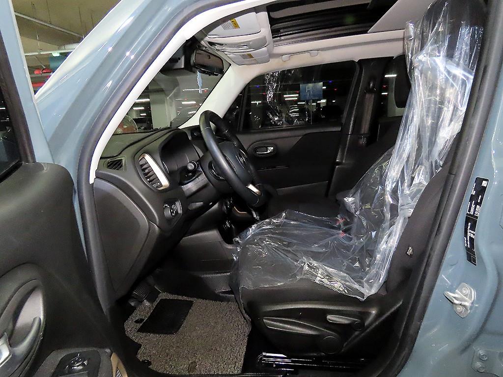 지프 레니게이드 2.4 가솔린 론지튜드 - 이미지 18