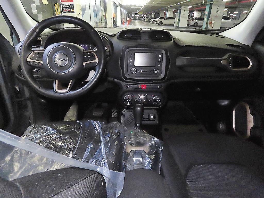 지프 레니게이드 2.4 가솔린 론지튜드 - 이미지 13