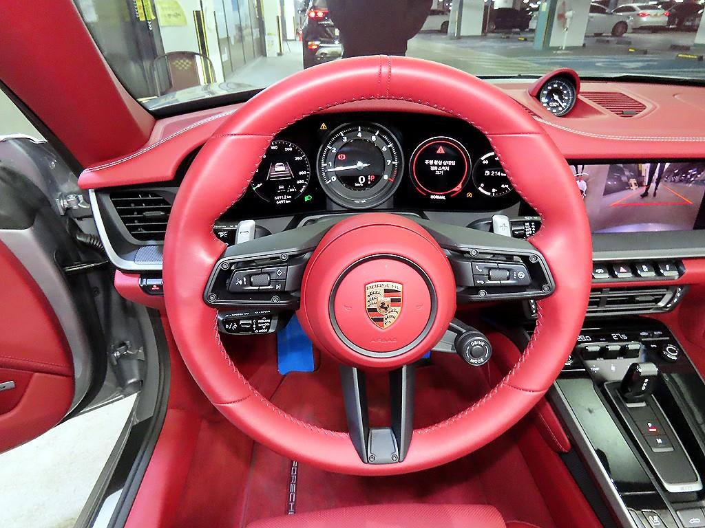 포르쉐 911(992) 카레라 4 카브리올레 - 이미지 5