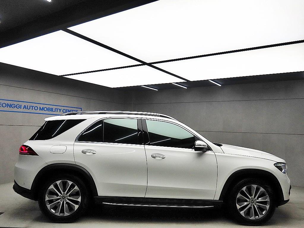 벤츠 GLE클래스(4세대) GLE 300d 4매틱 - 이미지 6