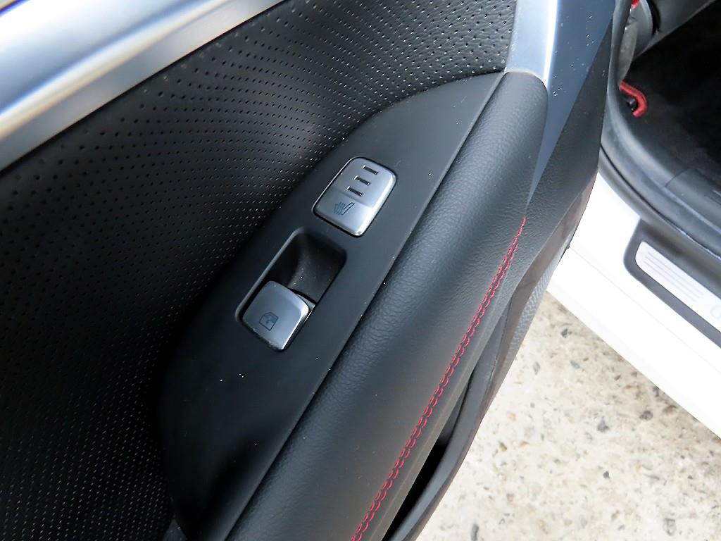 제네시스 더 뉴G70 가솔린 3.3T AWD 스포츠 패키지 - 이미지 2