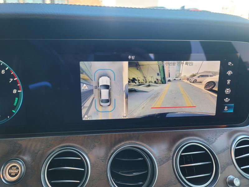 벤츠 E클래스(5세대) E300e 4매틱 익스클루시브 - 이미지 2