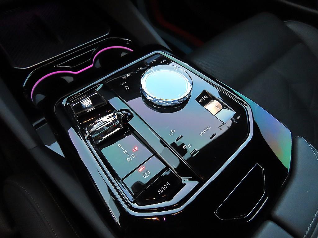 BMW 5시리즈(8세대) 530i xDrive M 스포츠 - 이미지 13