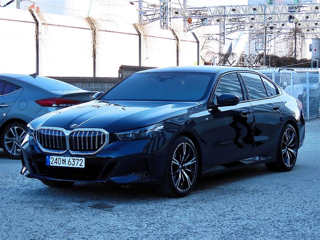 BMW 5시리즈(8세대) 530i xDrive M 스포츠 - 이미지 12