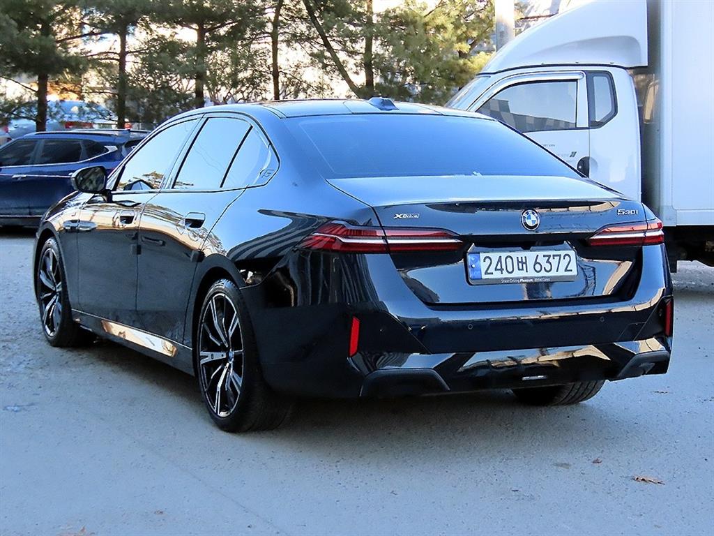 BMW 5시리즈(8세대) 530i xDrive M 스포츠 - 이미지 11