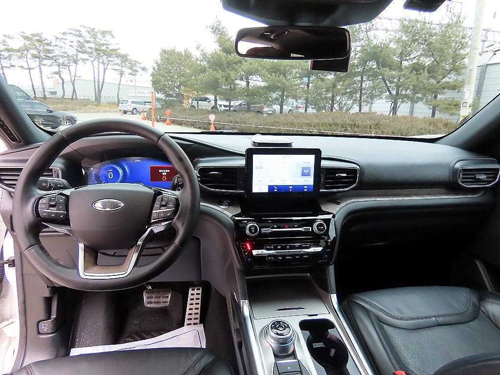 포드 익스플로러(6세대) 3.0 AWD 플래티넘 - 이미지 9