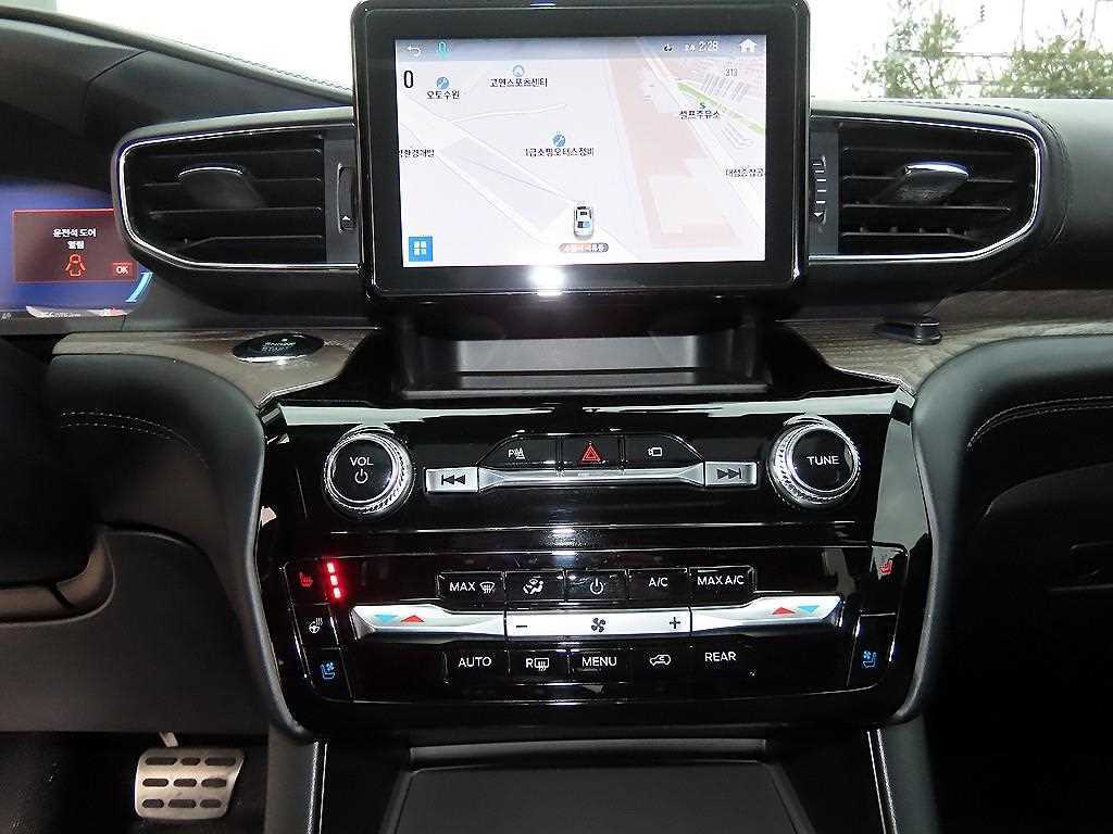 포드 익스플로러(6세대) 3.0 AWD 플래티넘 - 이미지 2