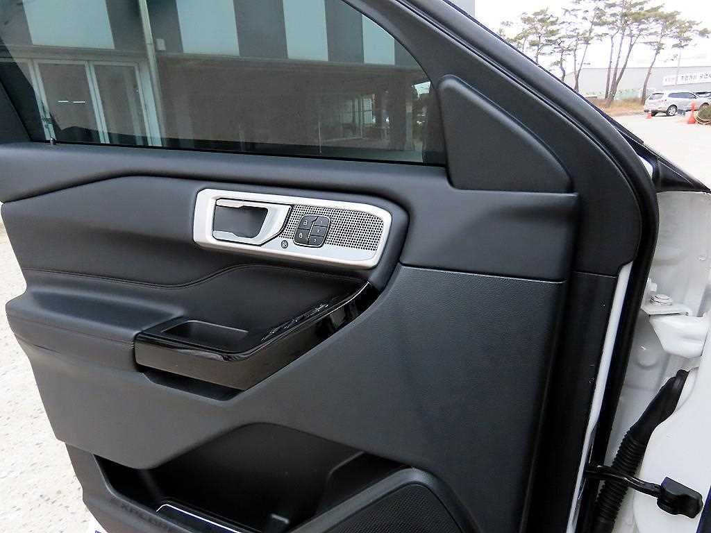 포드 익스플로러(6세대) 3.0 AWD 플래티넘 - 이미지 5