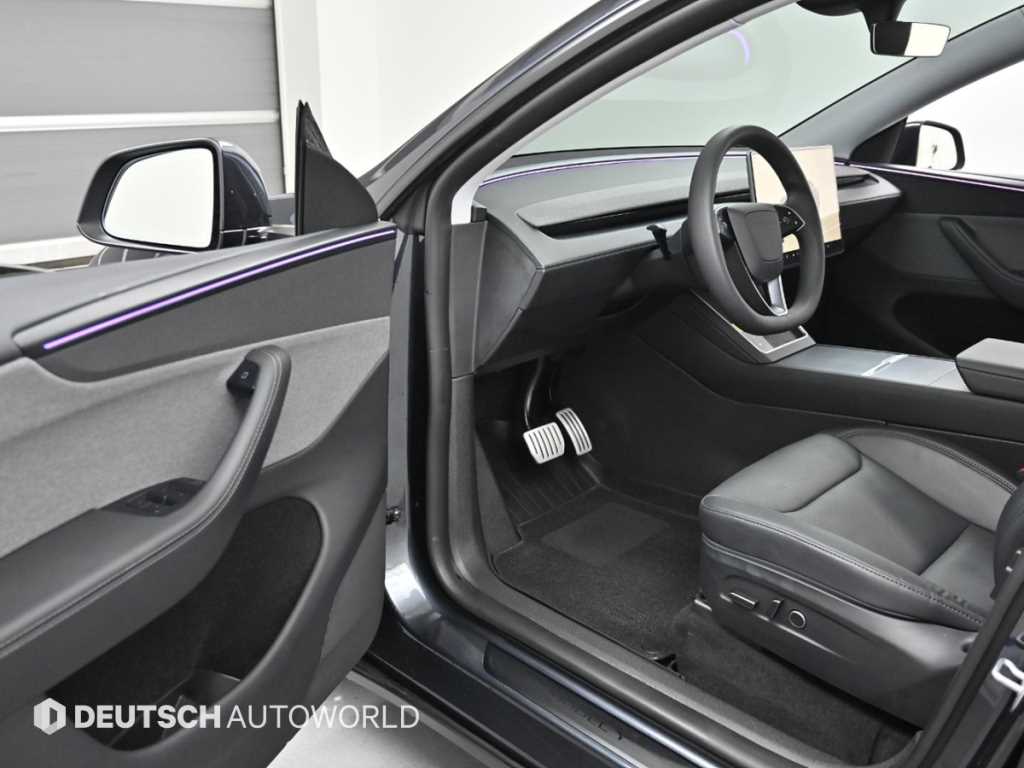 테슬라 모델 Y RWD - 이미지 17