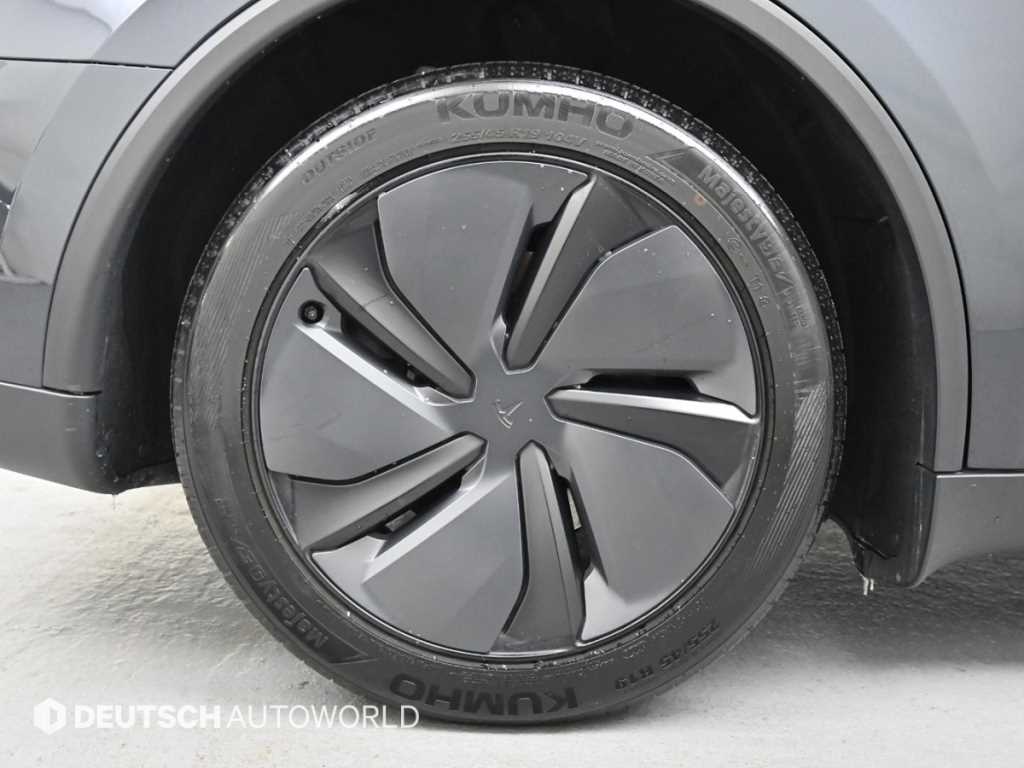 테슬라 모델 Y RWD - 이미지 7