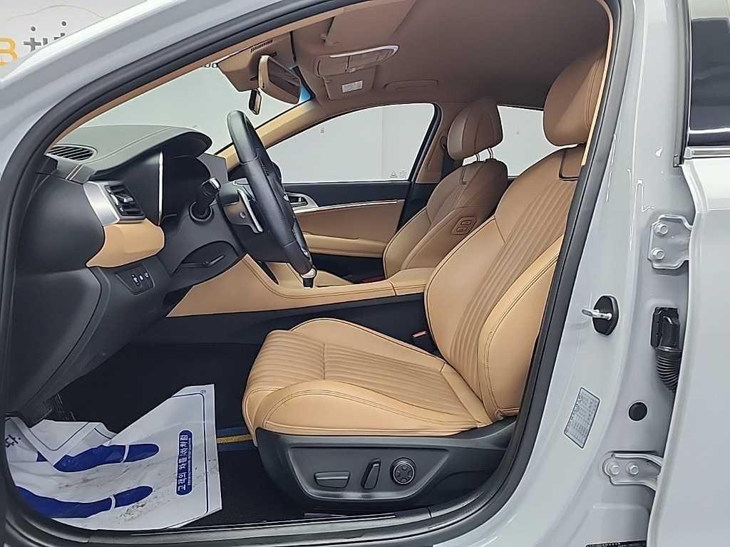 제네시스 더 뉴G70 가솔린 2.0T AWD 기본형 - 이미지 17
