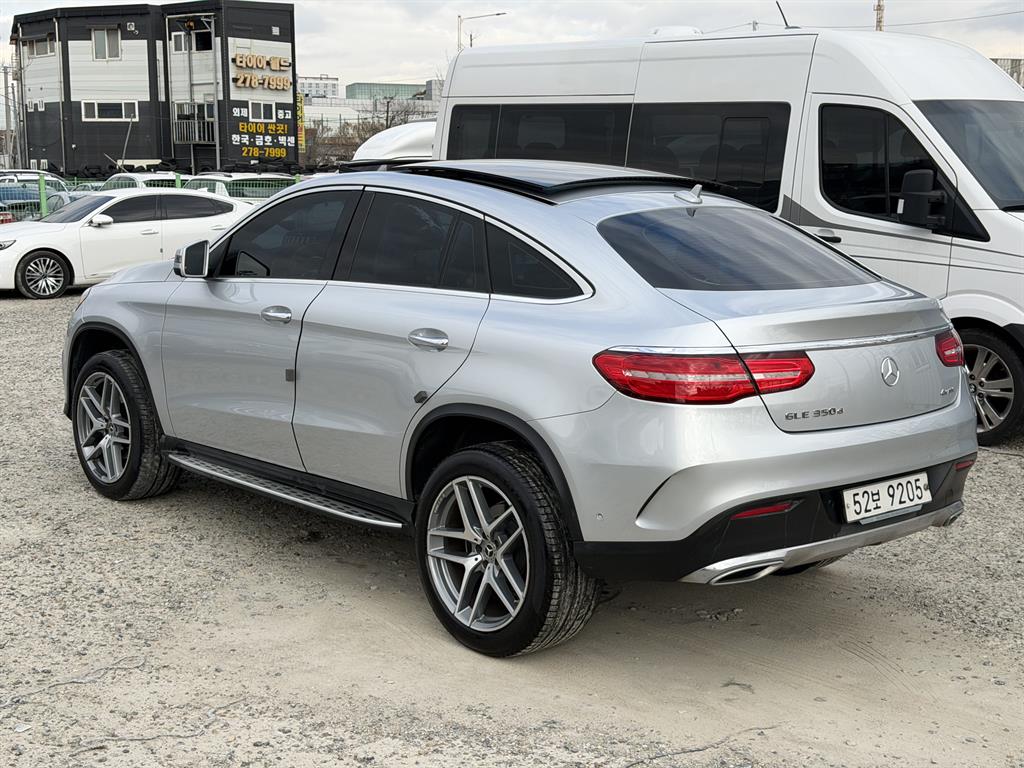 벤츠 GLE클래스(3세대) GLE 350d 4매틱 쿠페 - 이미지 17